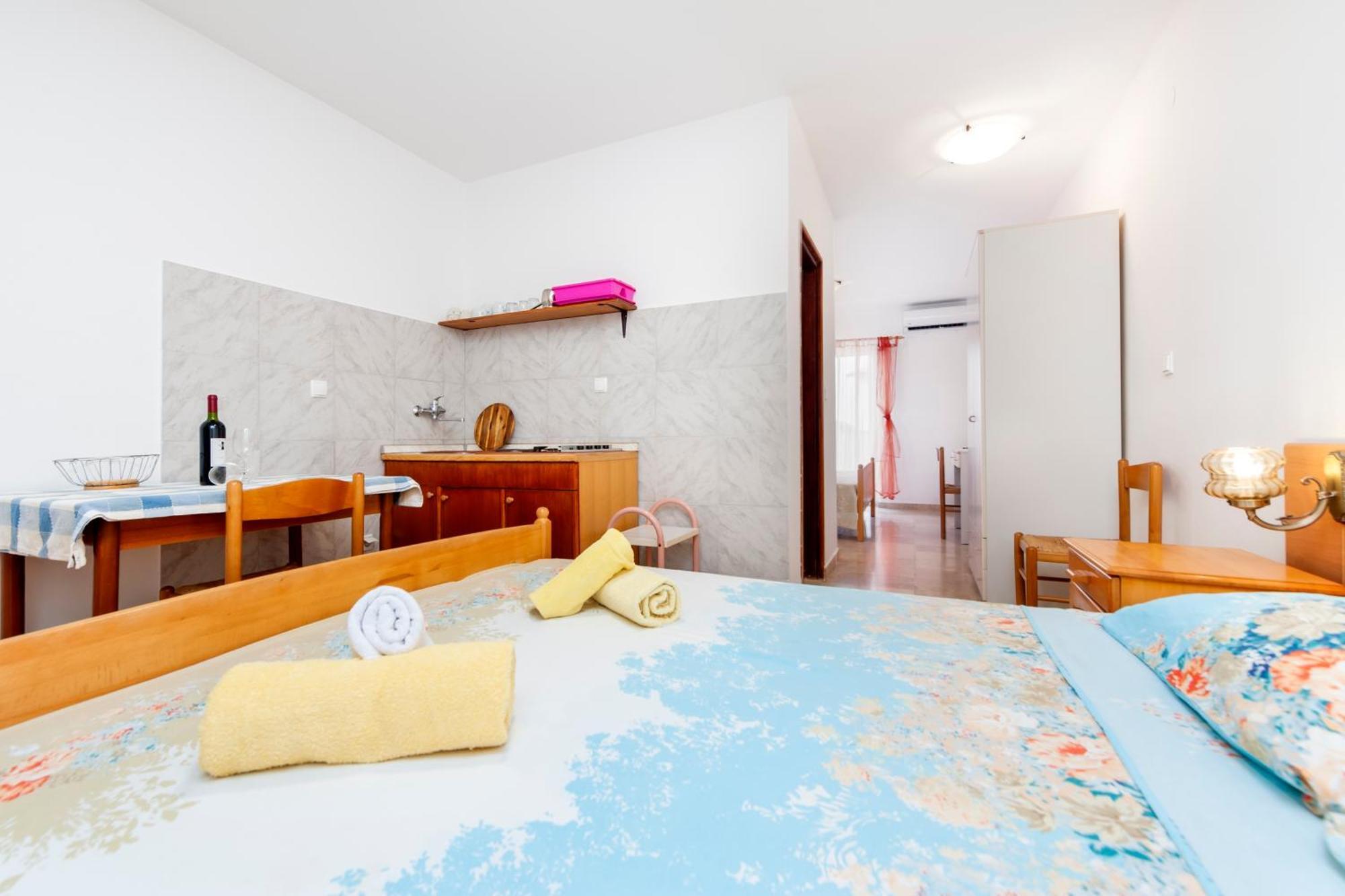 Luna Tsuki Two Aparthotel Rovinj Exterior photo